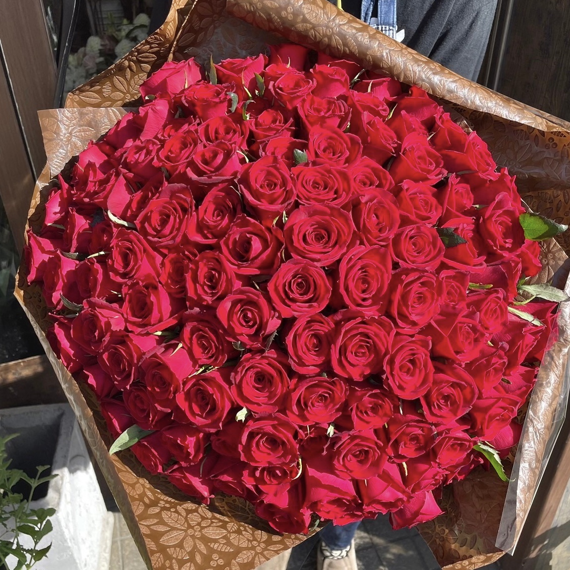 【プロポーズの花】赤いバラ108本の花束