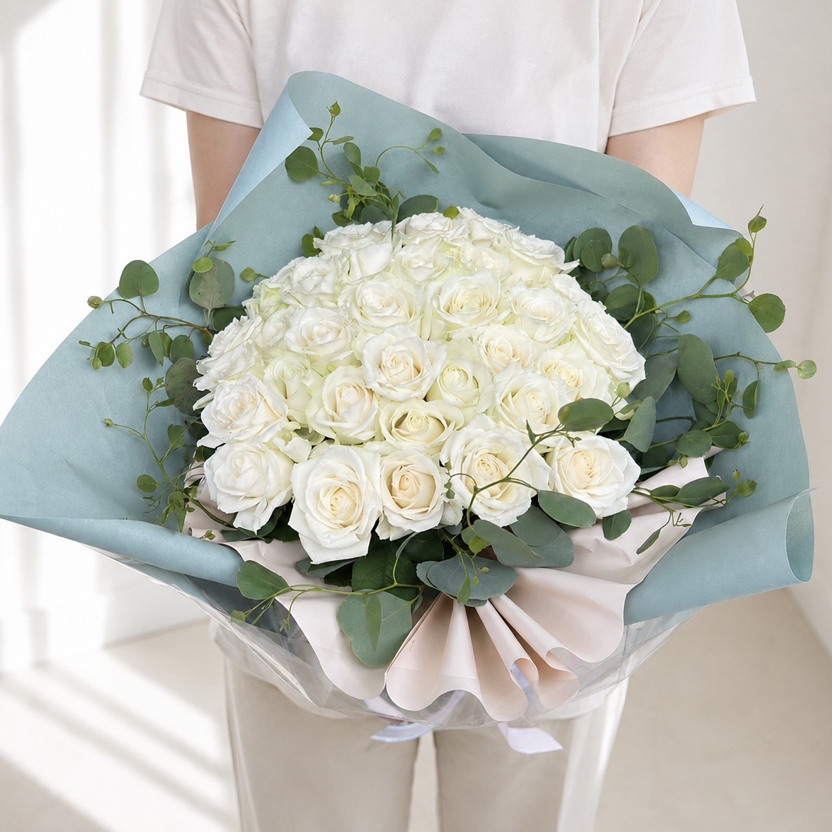 【プロポーズ】33本のバラの花束 ／ 花言葉「生まれ変わってもあなたを愛します」