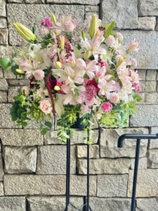 【渋谷区神宮前 ラドンナ原宿】ピンク系でまとめた可愛らしいスタンド花