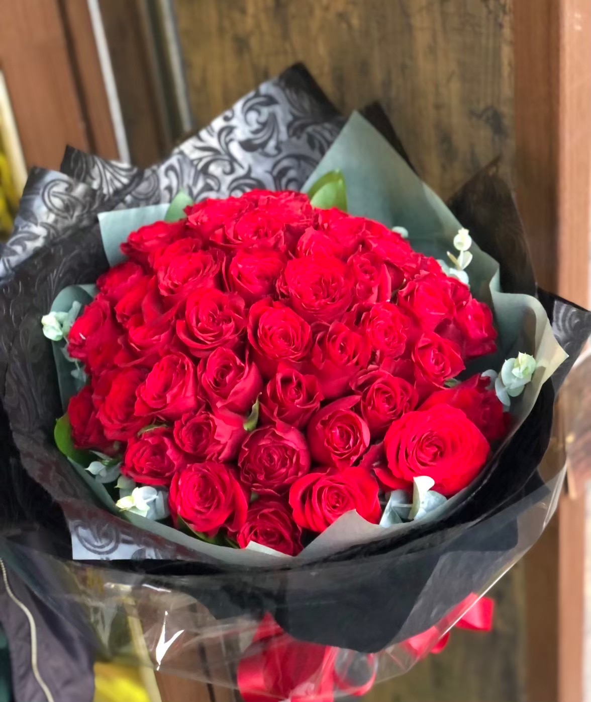 【プロポーズ】赤いバラ50本の花束を横浜へお届け