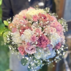 【プロポーズ】バラを中心としたピンク系の花束