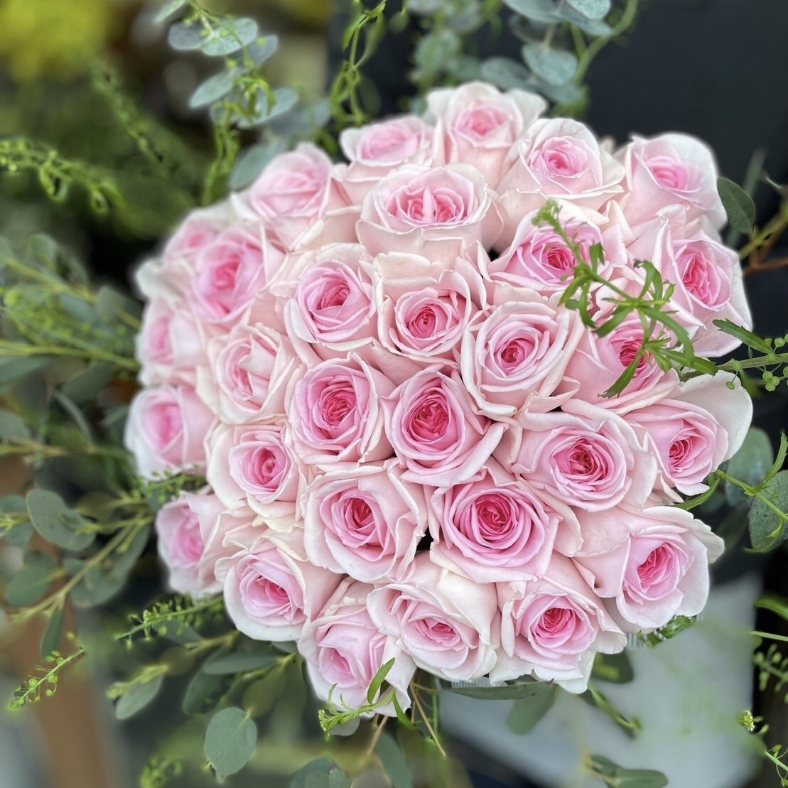 特別な日に贈るバラの花束