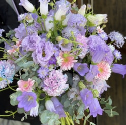 【お誕生日】心ときめく可憐で華やかな紫色のブーケ