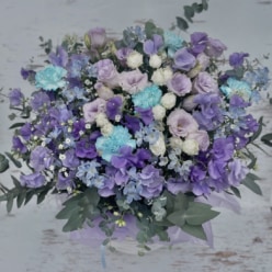 【三軒茶屋 キャロットタワーへお花のお届け】青・紫系のアレンジメント