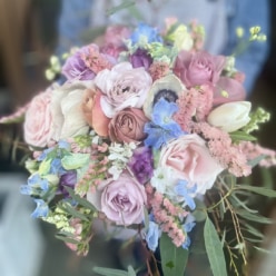 【UberEatsで世田谷区からお花を即日配達】ニュアンスカラーの花束