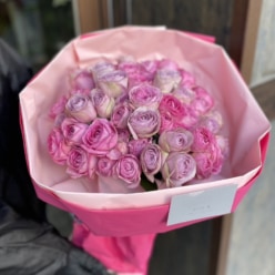 ピンク・紫色のバラの花束