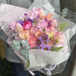 ピンク系の花束／チューリップ・スイートピー